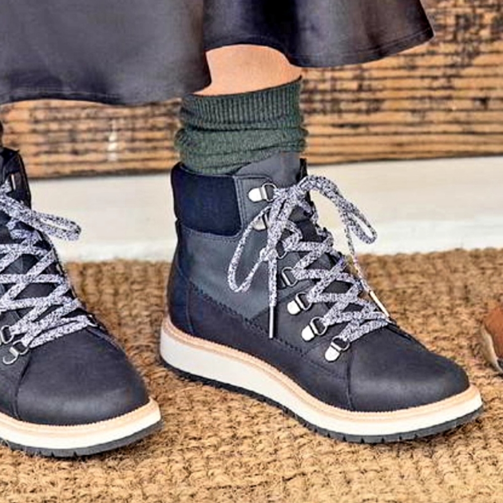 BRAND NEW in BOX! TOMS MESA boot SOLD OUT 8